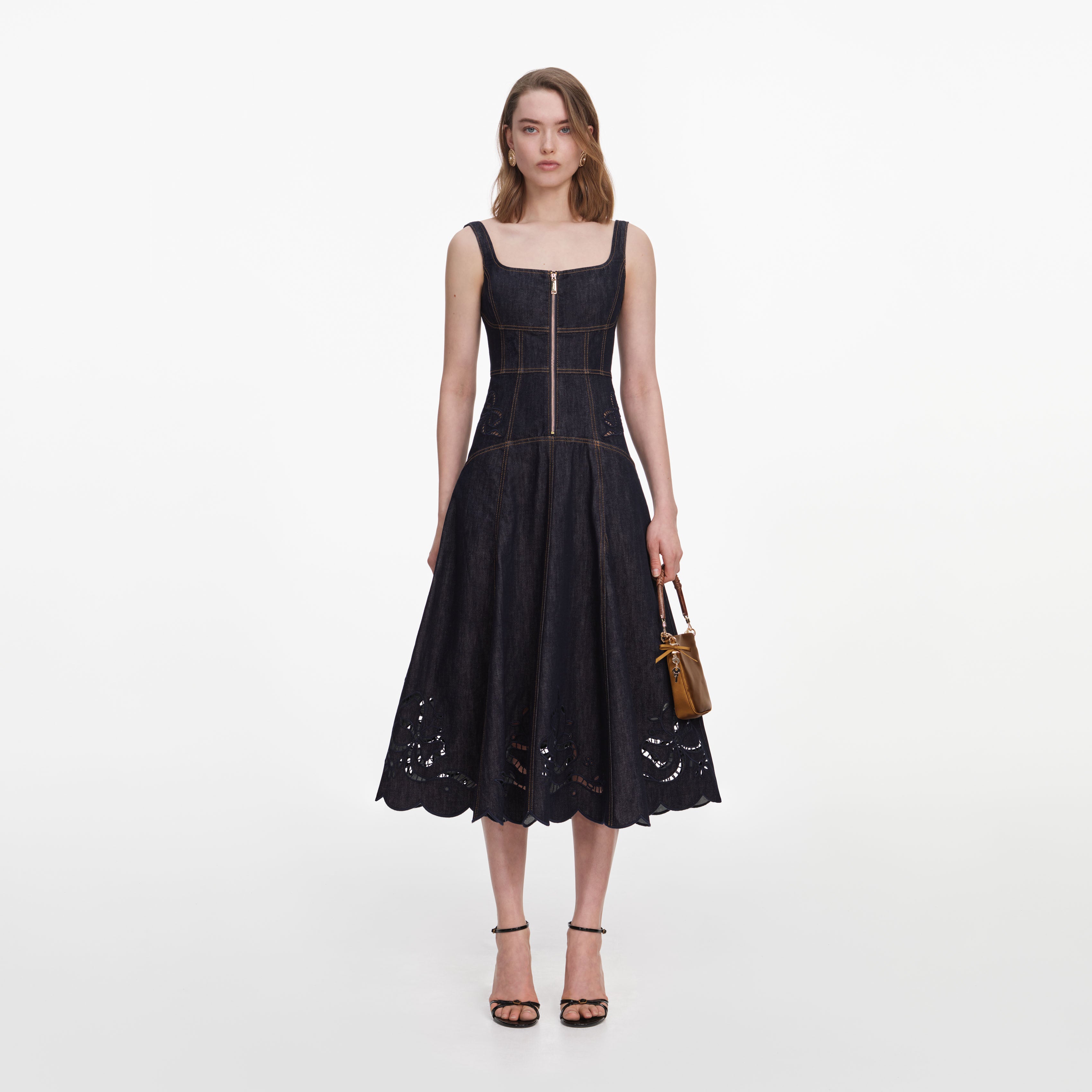 self portrait denim midi dress Self-Portrait - Indigo Bow Embroidered Celestina Couture Gown - Indigo denim mini dress finished with embroidered bow Select Suit Size:EU46/US36 Contrast Trim
