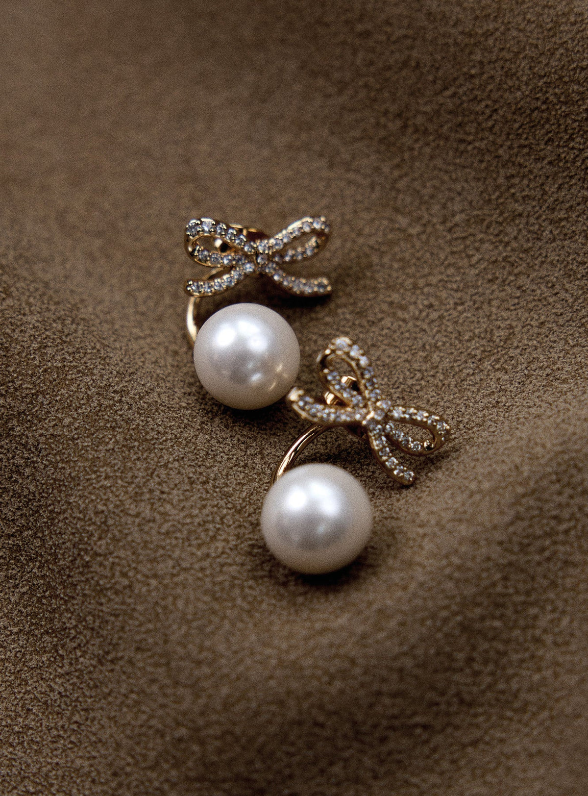 Gold Bow Pearl Jacket Earrings – self-portrait-US display picture 3