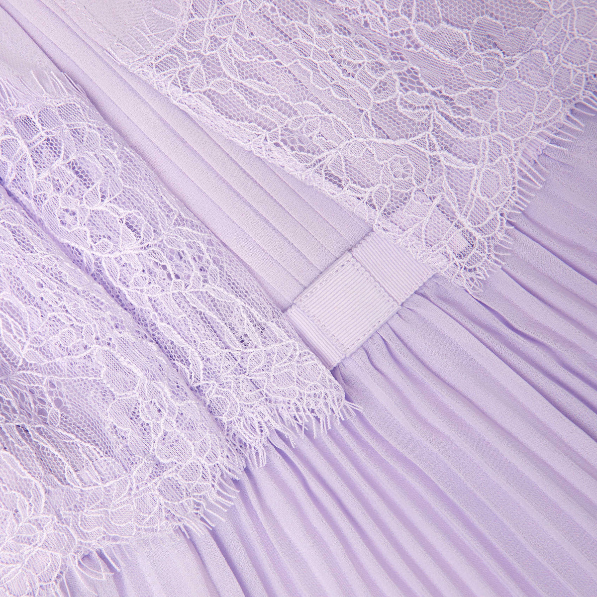 self portrait lilac chiffon midi dress LILAC CHIFFON PUSSYBOW MIDI DRESS / Shop https://tinyurl.com/y6lc3to9