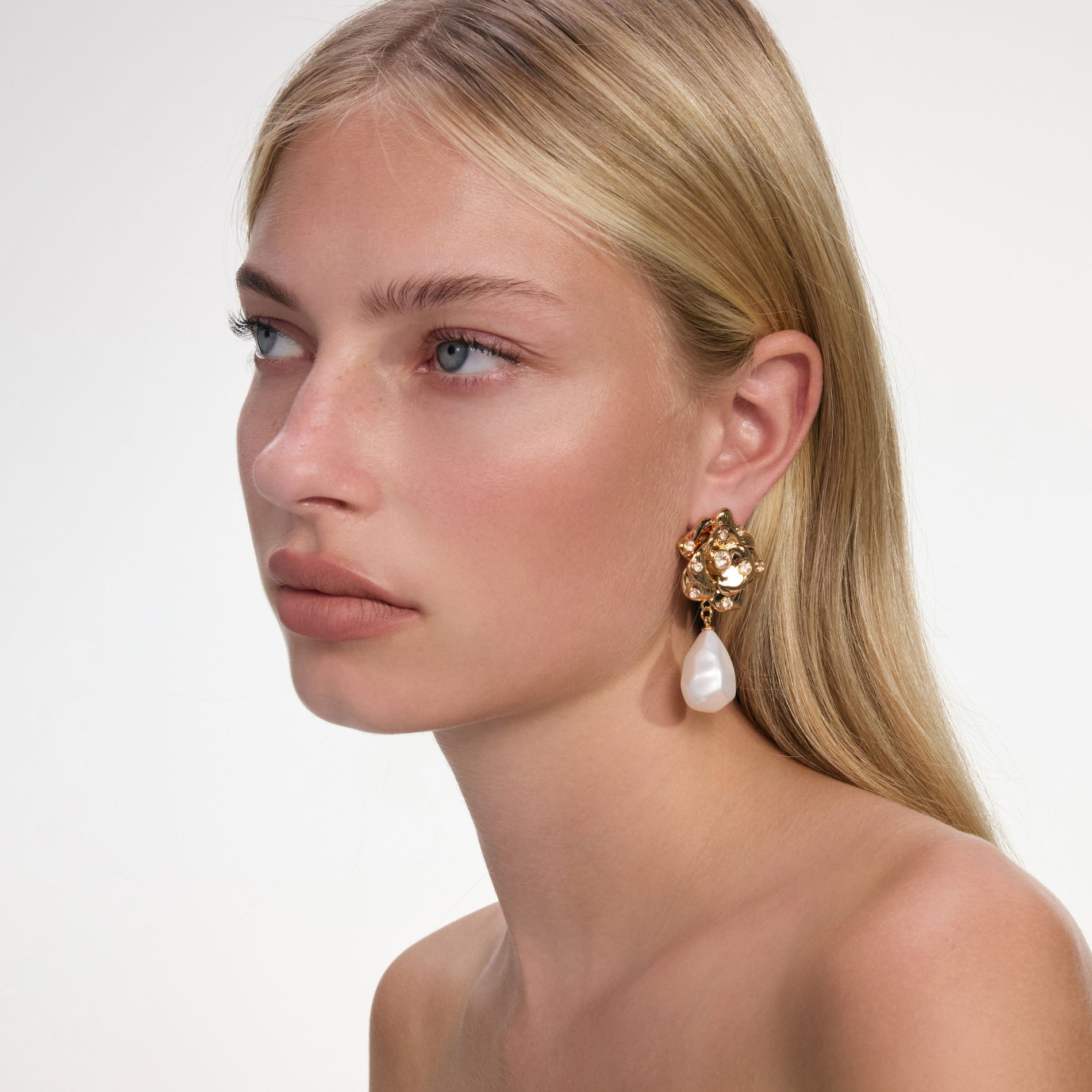 Gold Flower Pearl Earrings