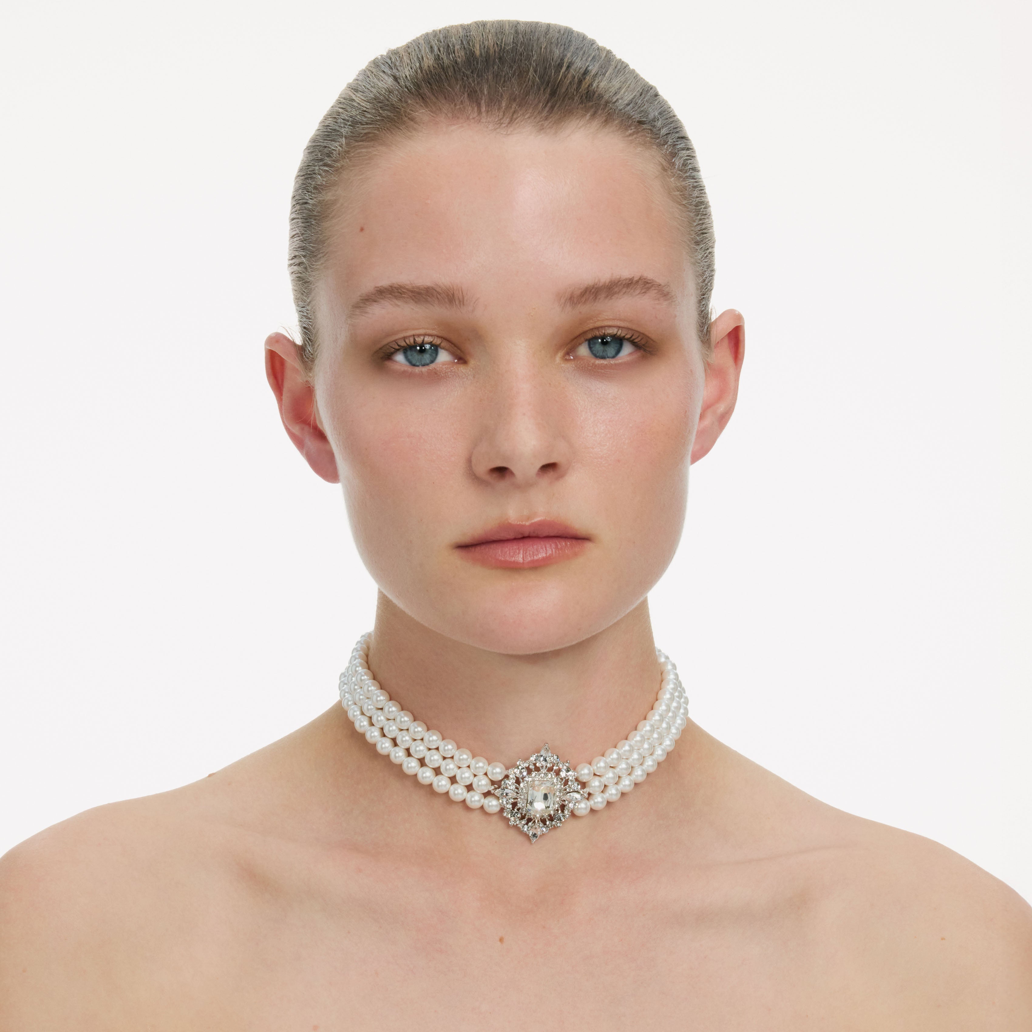 Crystal Pearl Choker – self-portrait-US